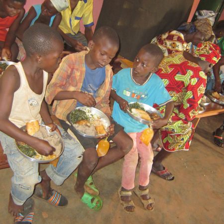Republika Środkowoafrykańska - Dożywianie ubogich z Parafii w Bangi